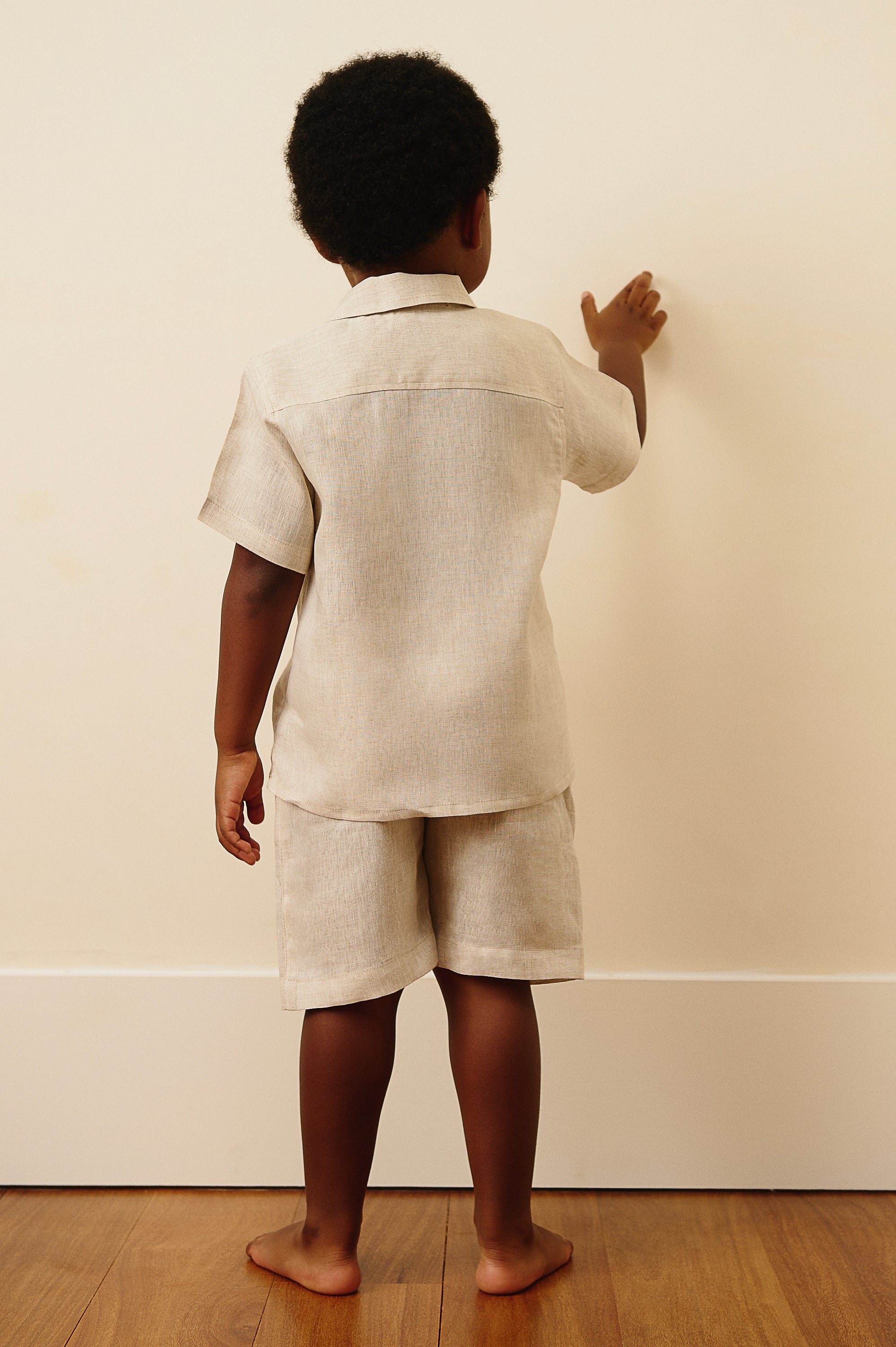 The Porto Short-Sleeve Linen Shirt in Sand