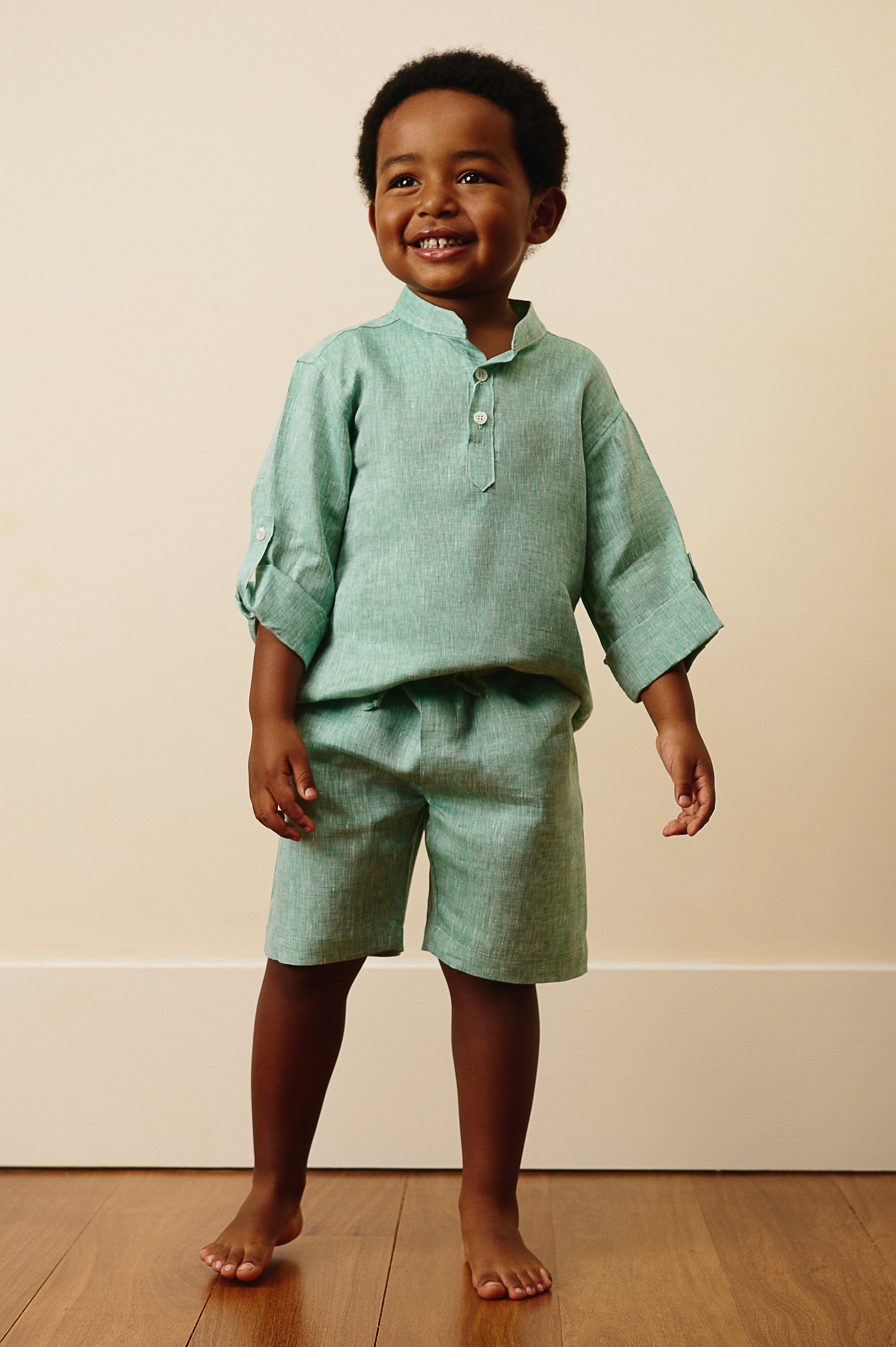 The Amalfi Mandarin Collar Linen Shirt in Cactus Green