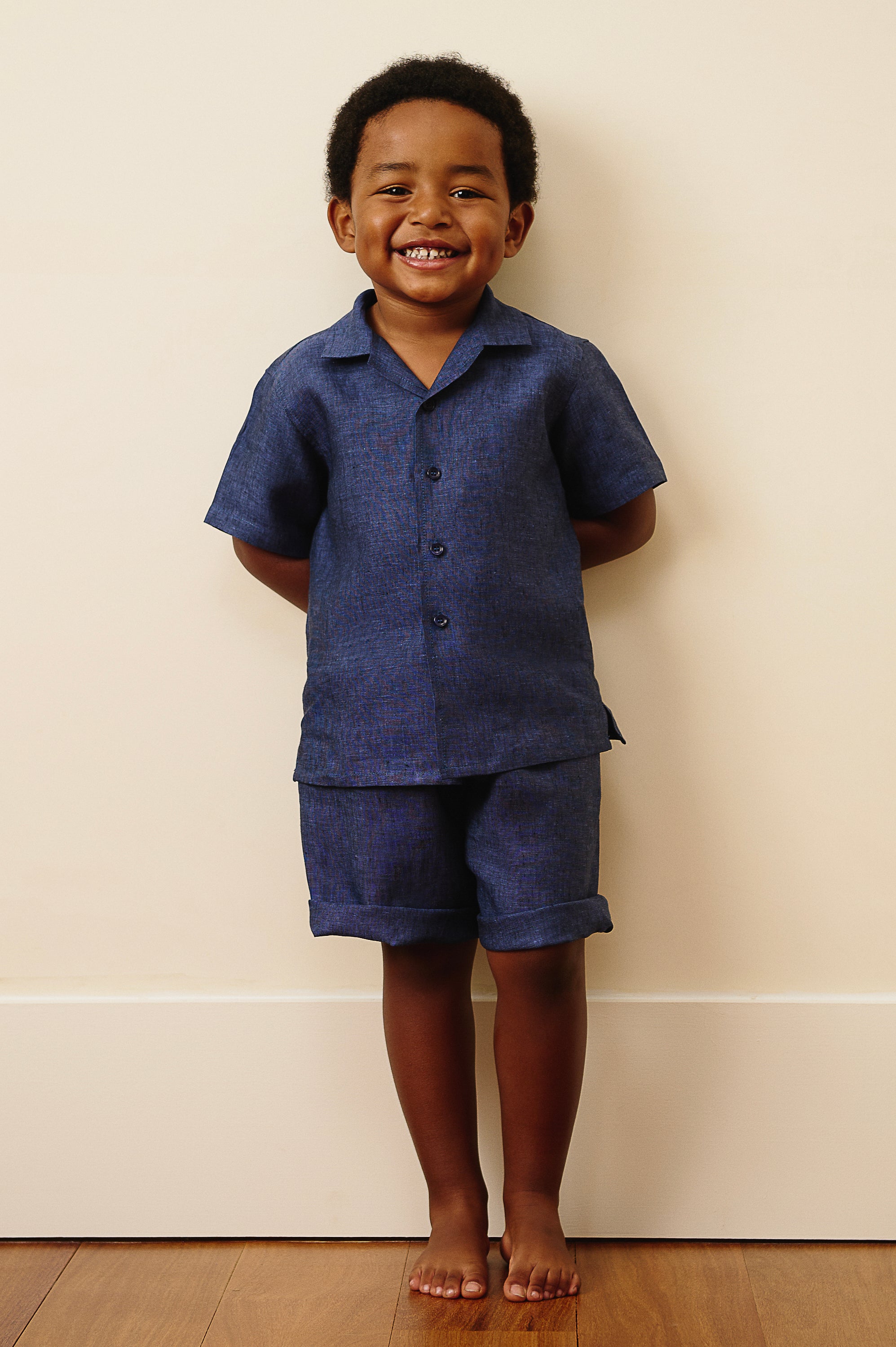 The Porto Linen Shorts in Midnight Blue