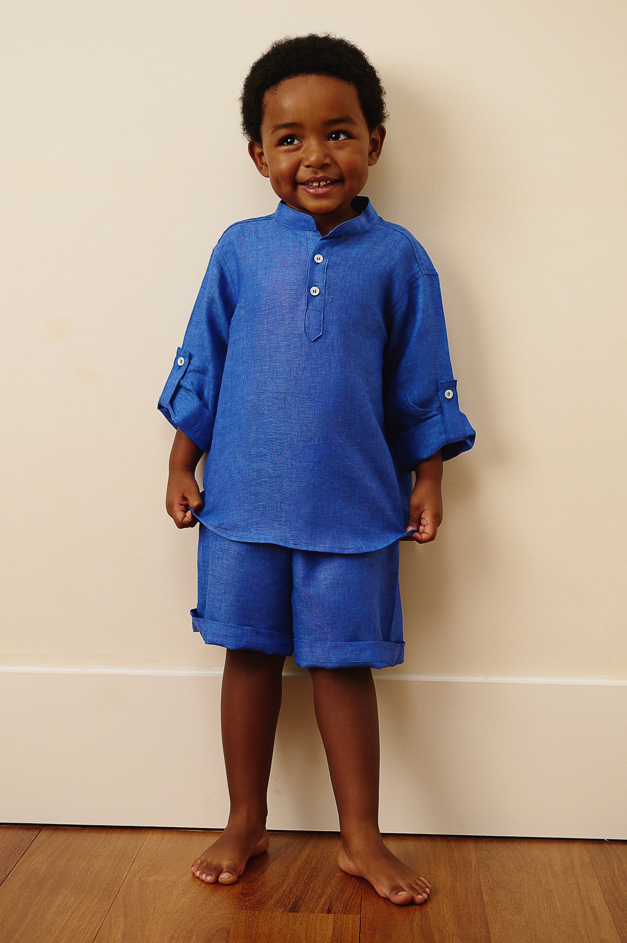 The Porto Linen Shorts in Azure Blue