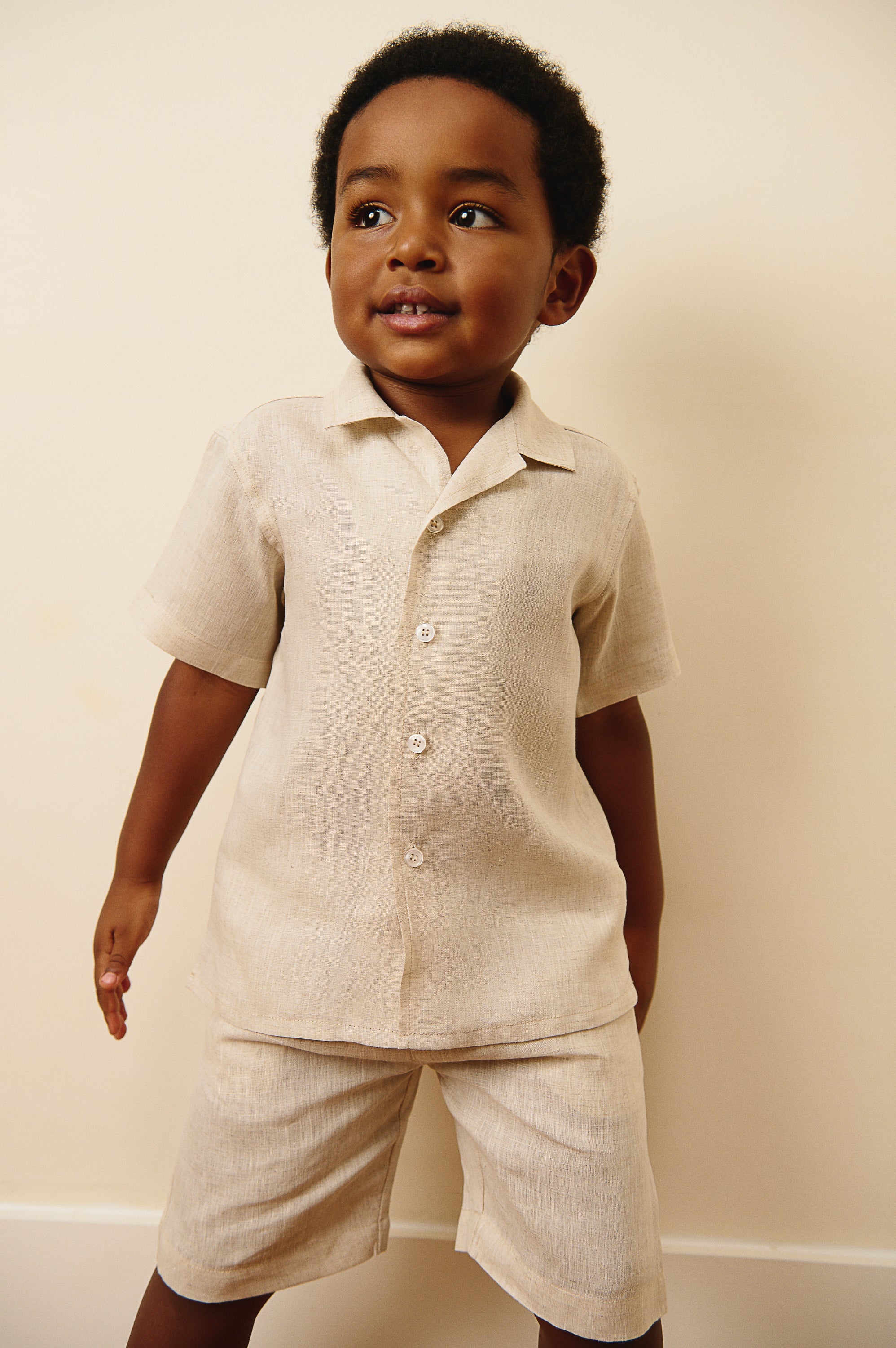 The Porto Linen Shorts in Sand