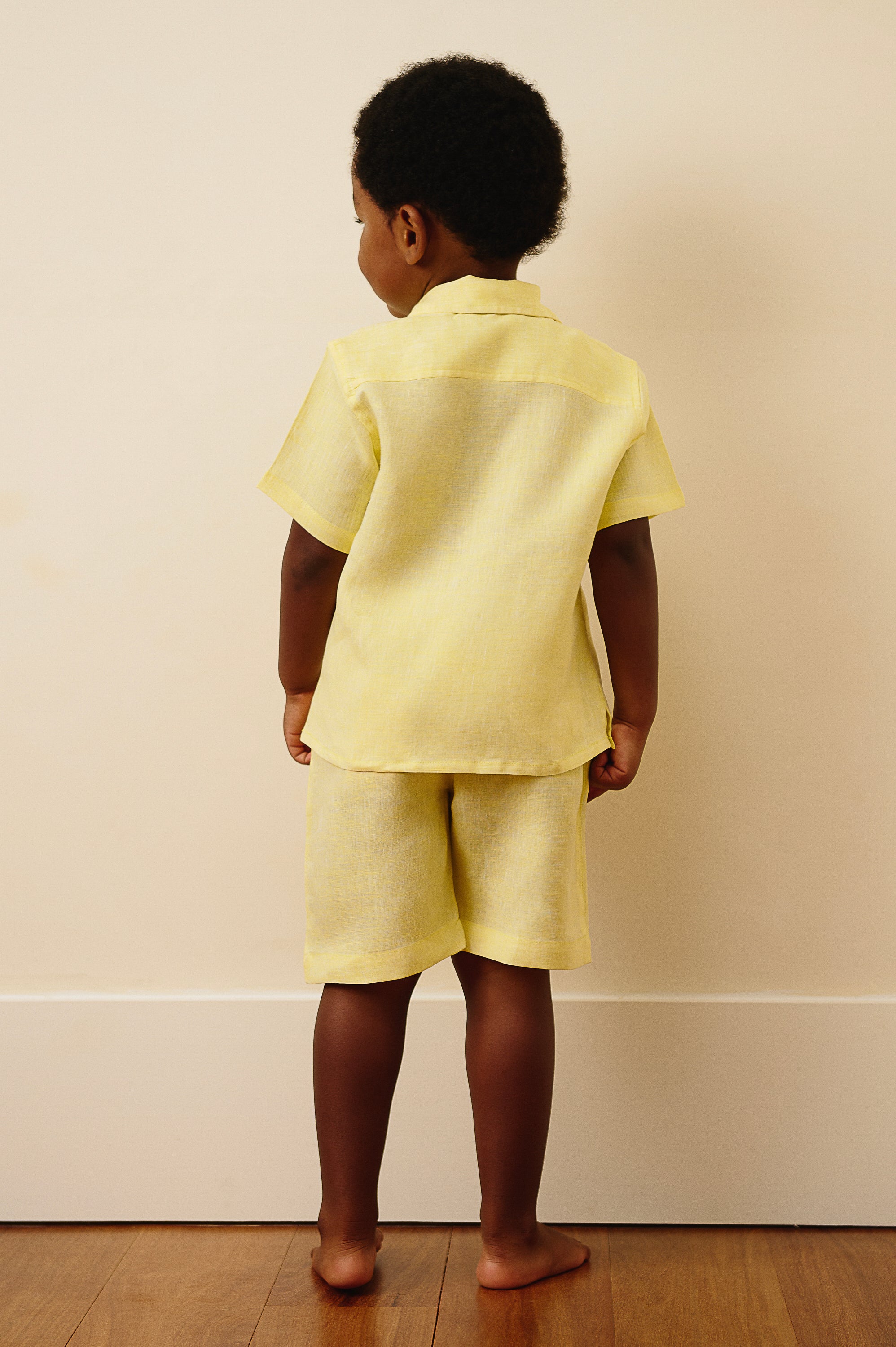 The Porto Short-Sleeve Linen Shirt in Sun Yellow